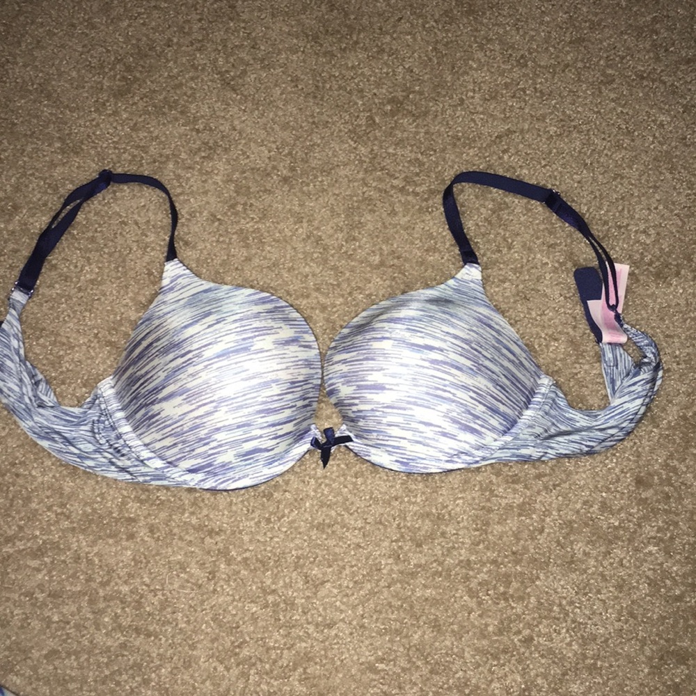 Victoria’s Secret T-shirt push-up bra